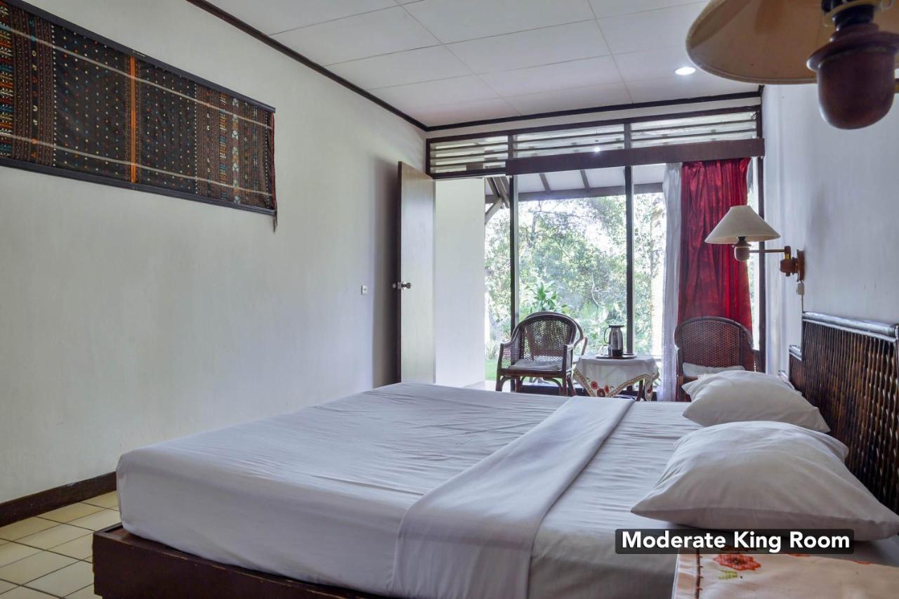 Silintong Hotel Ambarita Экстерьер фото