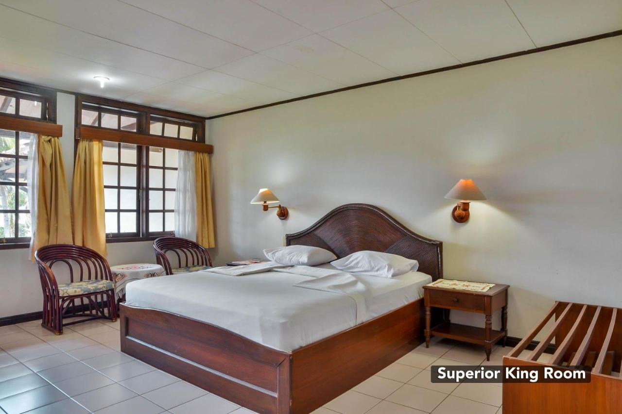 Silintong Hotel Ambarita Экстерьер фото